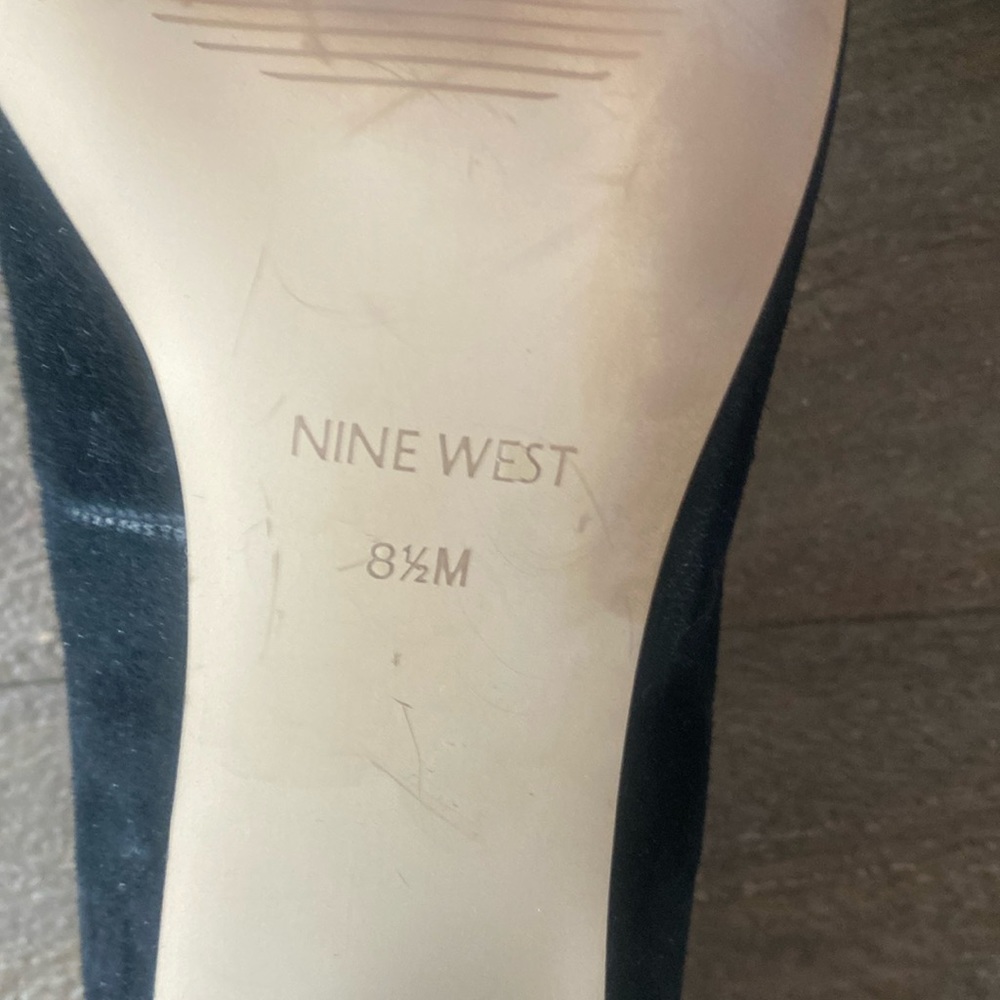 Nine West Black Suede Heels‎ - Picture 6 of 7